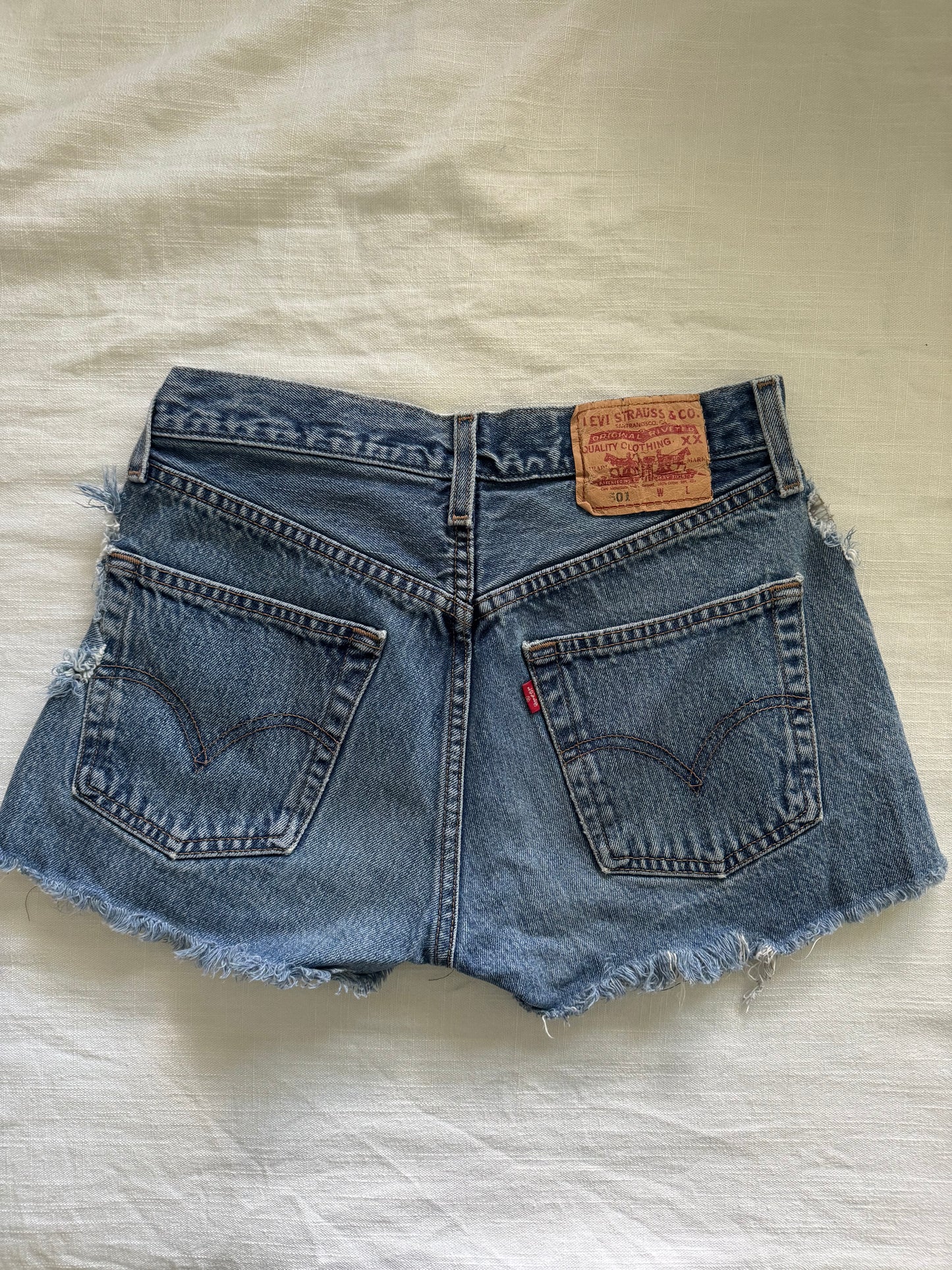 Levi Jean shorts - Distressed