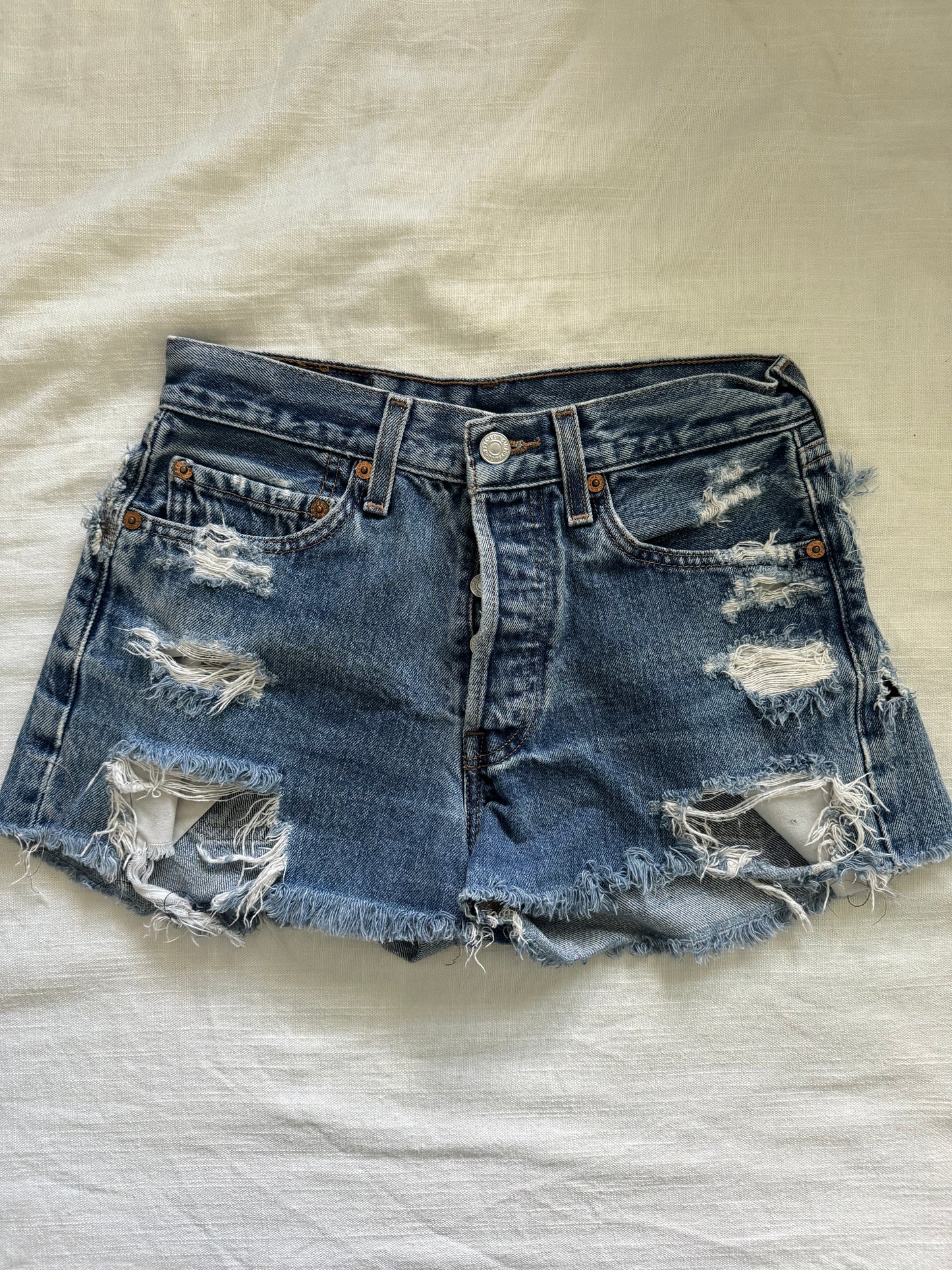Levi Jean shorts - Distressed