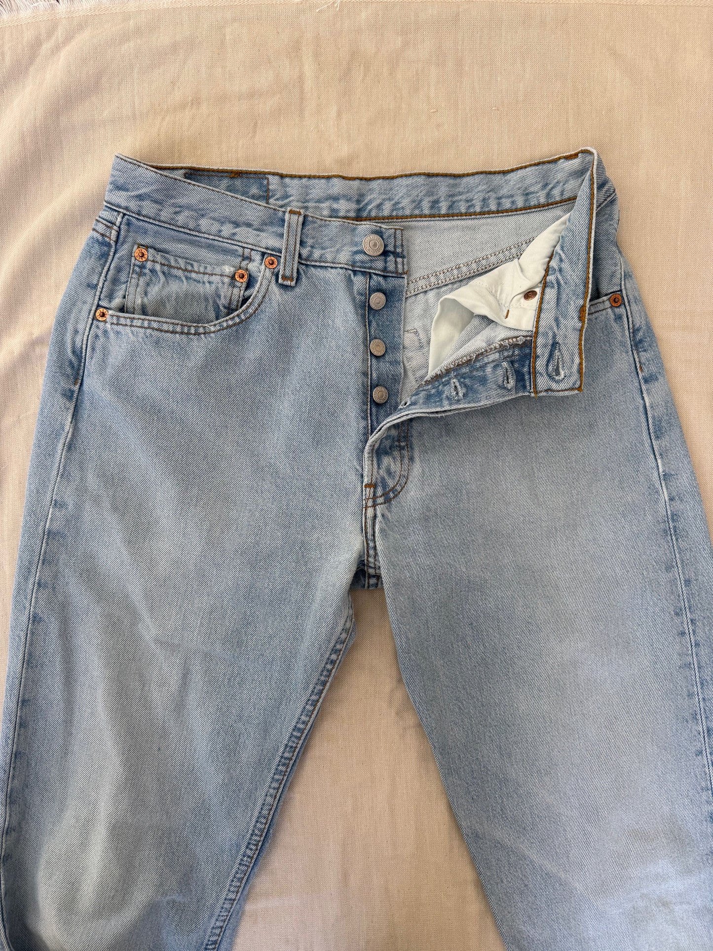 Levi 501 Jeans- Light Wash